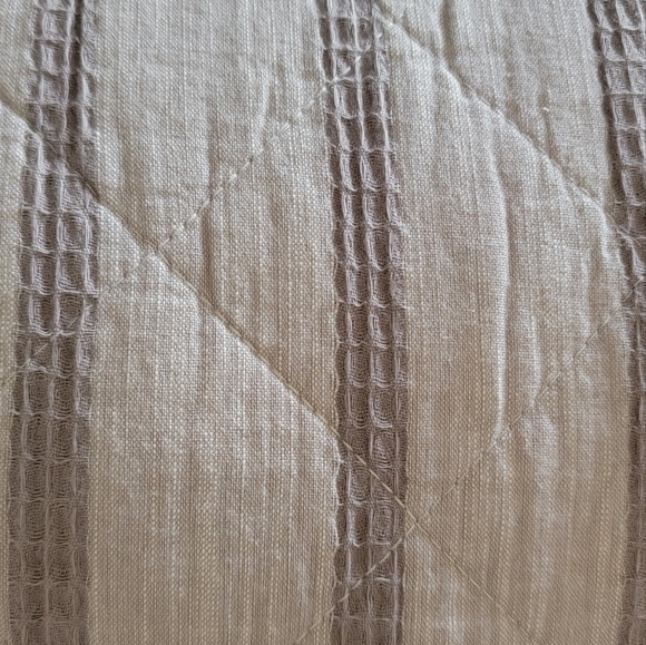 New King Cotton Quilt Rachel Zoe 106" x 92" Grey - Picture 9 of 12